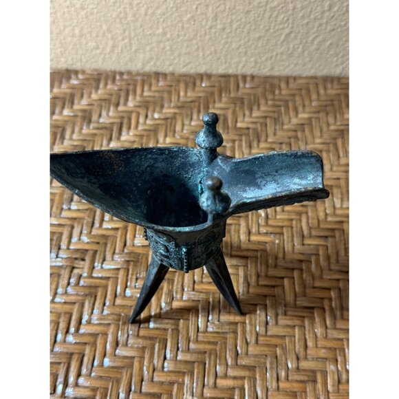 Antique Chinese Wine Cup Statue in Bronze Ritual Wine Vessel - Picture 2 of 7